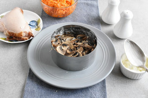 Салат из копченого окорочка