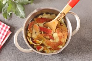 Компот из кожуры яблок