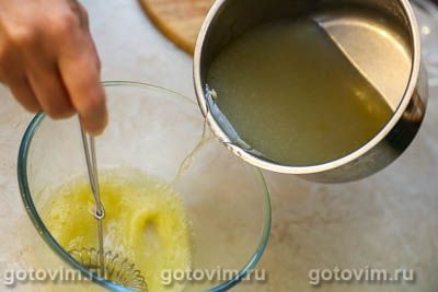 Фрикасе из куриных желудков в соусе на желтках