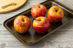 Печеные яблоки с клюквой