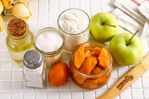 Песочный пирог с вареньем и яблоками