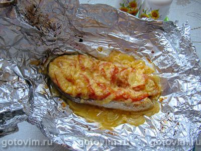 Стейк семги в фольге (с помидорами и сыром)