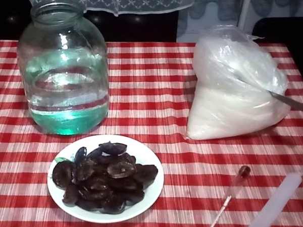 
Настойка из сливы на водке в домашних условиях простой рецепт	