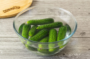 Маринованные огурцы с брокколи на зиму