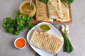 Закуска из лаваша с курицей