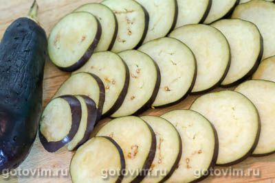 Грузинская закуска «дольки» из жареных баклажанов с орехами