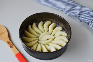 Бисквит с грушами