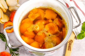 Компот из персиков на зиму