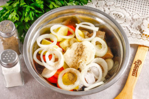 Шашлык из рыбы с яблоками