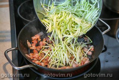 Макароны с беконом и кабачками