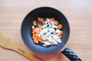 Кабачки тушеные с овощами и перцем