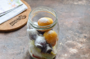 Компот из абрикосов, сливы и яблок на зиму