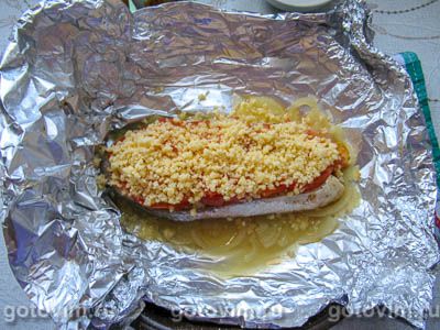 Стейк семги в фольге (с помидорами и сыром)