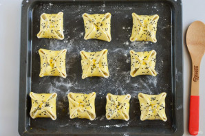 Слоеные конвертики с творогом