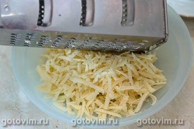 Картофельные котлеты из пюре с колбасой и сыром