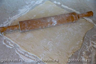 Пицца из готового слоеного теста с курицей, грибами и сыром Пицца из готового слоеного теста с курицей, грибами и сыром