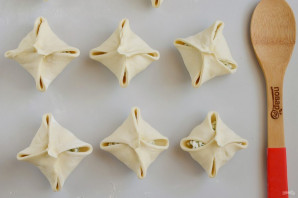 Слоеные конвертики с творогом