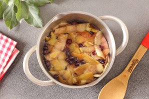 Компот из кожуры яблок