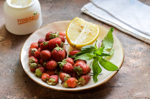 Компот из клубники "Мохито" на зиму Компот из клубники "Мохито" на зиму