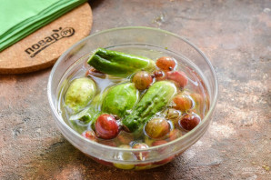 Огурцы с крыжовником на зиму