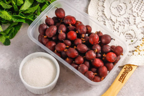 Крыжовник перетертый с сахаром на зиму Крыжовник перетертый с сахаром на зиму