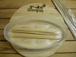 Куриные шашлычки на шпажках в духовке Куриные шашлычки на шпажках в духовке