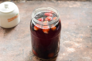 Компот из клубники и шелковицы на зиму Компот из клубники и шелковицы на зиму