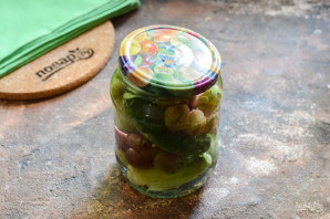 Огурцы с крыжовником на зиму