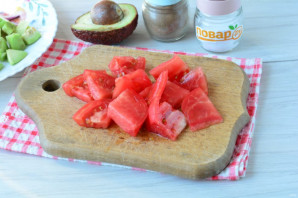 Салат с авокадо и базиликом