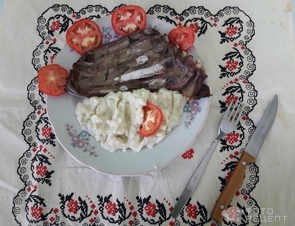 Рецепт: Барашек на подушке из розмарина и мяты - Рёбрышки барашка на подушке из розмарина и мяты Запечённый в духовку