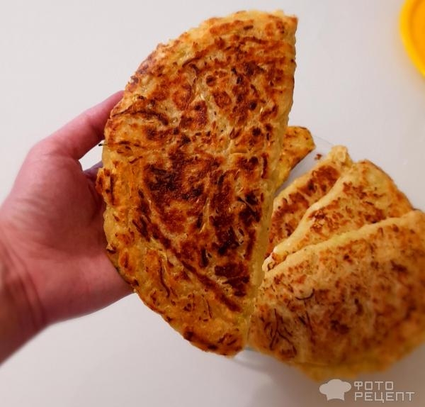 Рецепт: Чебуреки из кабачков - Супер-рецепт! Чебуреки с индейкой и сыром. Из кабачкового теста - полезно и оригинально!