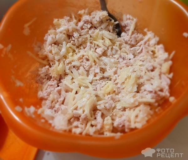 Рецепт: Чебуреки из кабачков - Супер-рецепт! Чебуреки с индейкой и сыром. Из кабачкового теста - полезно и оригинально!