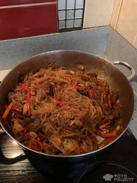 Рецепт: Фунчоза с говяжьей тушенкой - С говядиной.