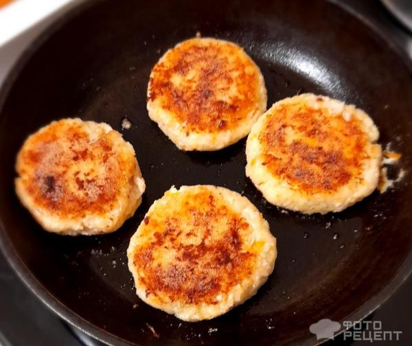 Рецепт: Котлеты из индейки - Детские котлетки из индейки, нежные, с сыром и картофелем.