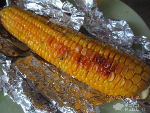 Рецепт: Кукуруза запеченная в духовке - в фольге с чесноком и травами