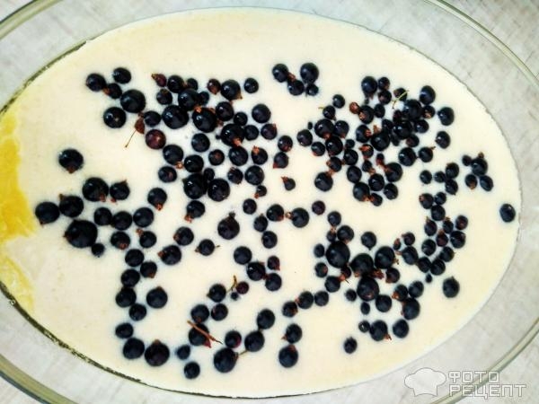 Рецепт: Манник с черной смородиной - Летний манник с ягодами: без муки