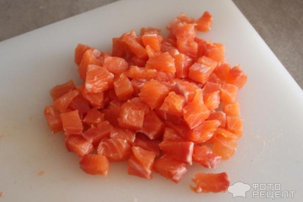 Рецепт: Окрошка с красной рыбой - на курином бульоне