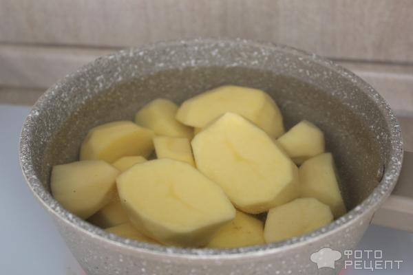 Рецепт: Окрошка с красной рыбой - на курином бульоне