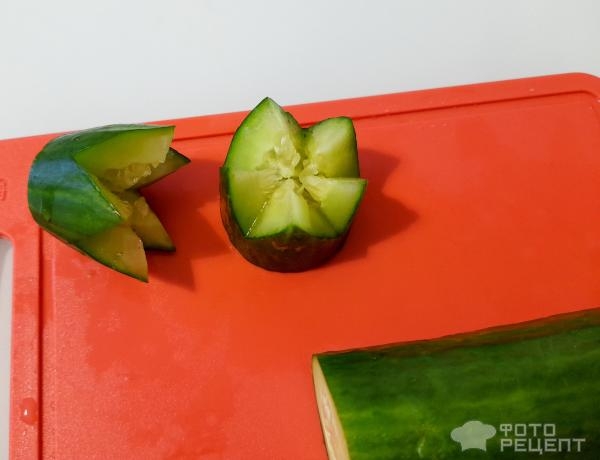 Рецепт: Овощная нарезка - Нарезать овощи просто красиво (без инструментов для карвинга), сделать розочку из помидора? Проще простого!