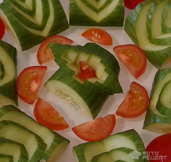 Рецепт: Овощная нарезка - Нарезать овощи просто красиво (без инструментов для карвинга), сделать розочку из помидора? Проще простого!