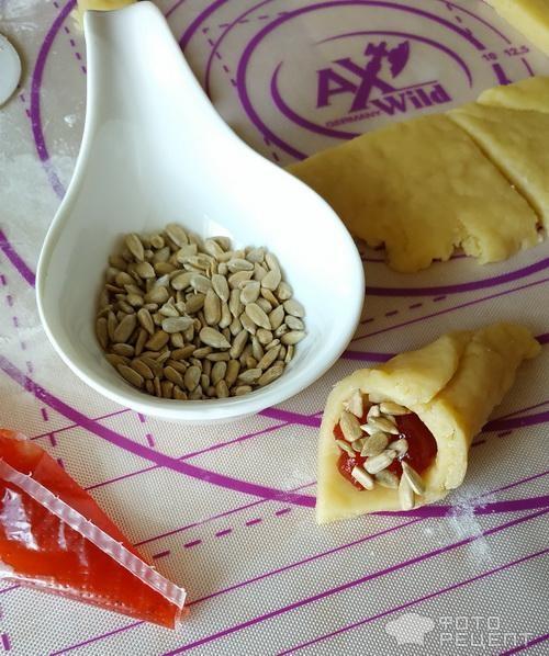 Рецепт: Печенье "Кулек с семечками" - вам семечек насыпать в кулек или в карман?