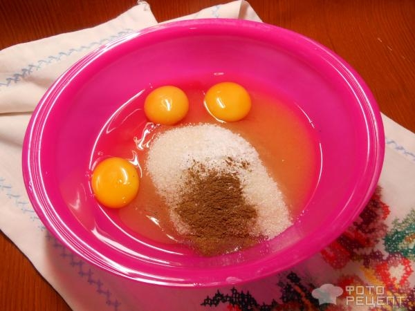 Рецепт: Пирог-десерт со смородиной (без замеса теста) - с чёрствым белым хлебом