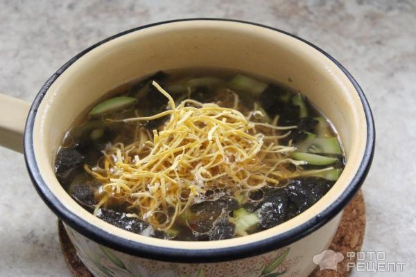 Рецепт: Уха из лососевых - с листами нори