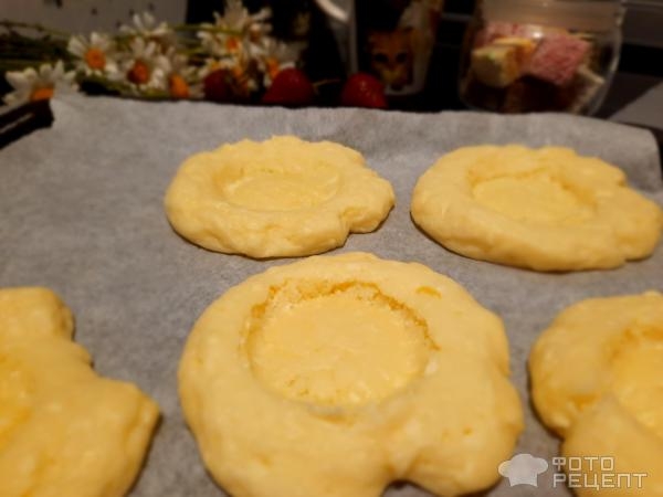 Рецепт: Ватрушки из творожного теста с клубникой - В духовке.