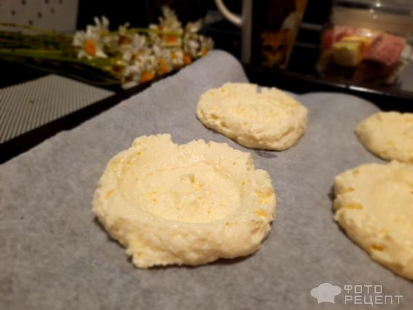 Рецепт: Ватрушки из творожного теста с клубникой - В духовке.