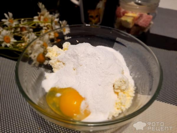 Рецепт: Ватрушки из творожного теста с клубникой - В духовке.