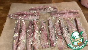 Скумбрия под сливочным сыром с овощами