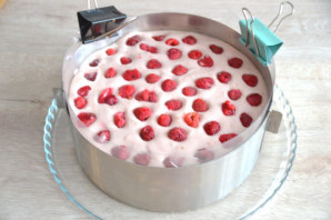 Торт "Птичье молоко" с малиной