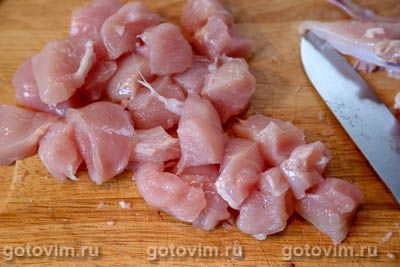 Куриные шашлычки на шпажках, жаренные в соевом соусе с паприкой