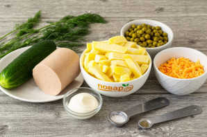 Салат с картофелем фри